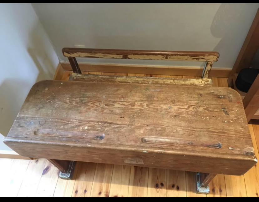 Bureau d’ecolier ancien, Enlèvement, Utilisé