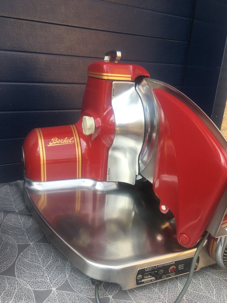 Berkel 834 snijmachine rood zwart of ongespoten, Tuin en Terras, Buitenkeukens, Ophalen, Zo goed als nieuw