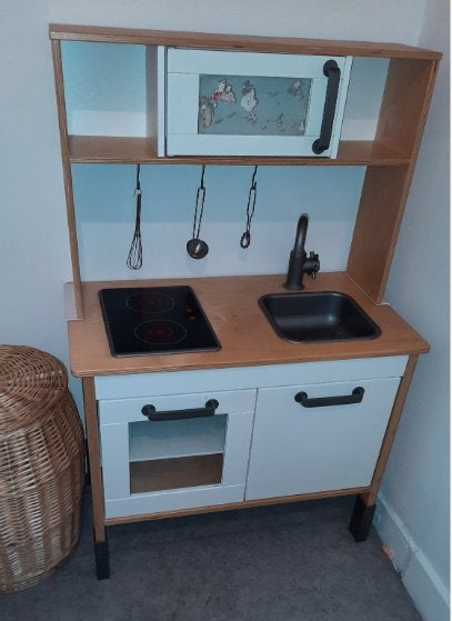Ikea keukentje met bedje en teken boord, Ophalen, Gebruikt, Hout, Speelkeuken