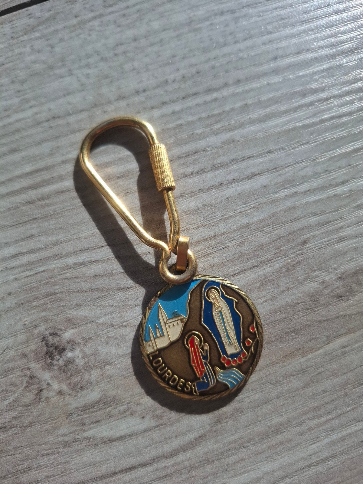 sleutelhanger Lourdes, Ophalen