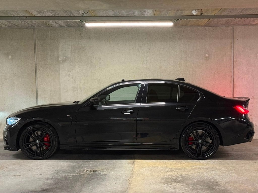 BMW 330e M-PACK |OPEN DAK |SFEER |HARMAN |CAMERA |CARPLAY !, Auto's, BMW, Automaat, Achterwielaandrijving, Euro 6, Zwart