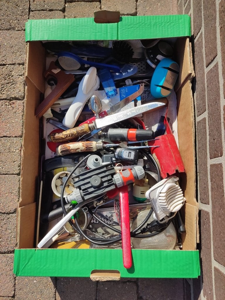 2 Dozen Allerlei voor Rommelmarkt, Enlèvement