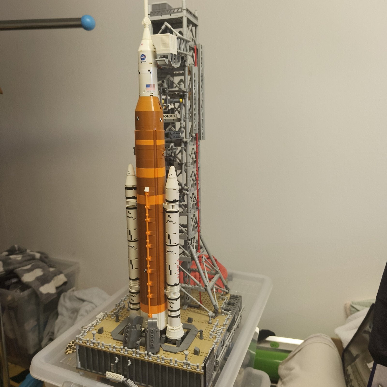 Lego artemis, Enlèvement