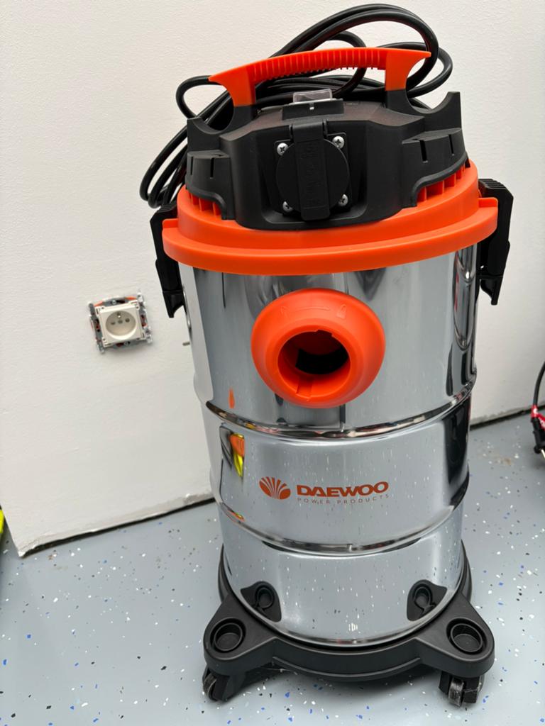 Stofzuiger Daewoo DAVC 1200-30L, Doe-het-zelf en Bouw, Ophalen, Nieuw