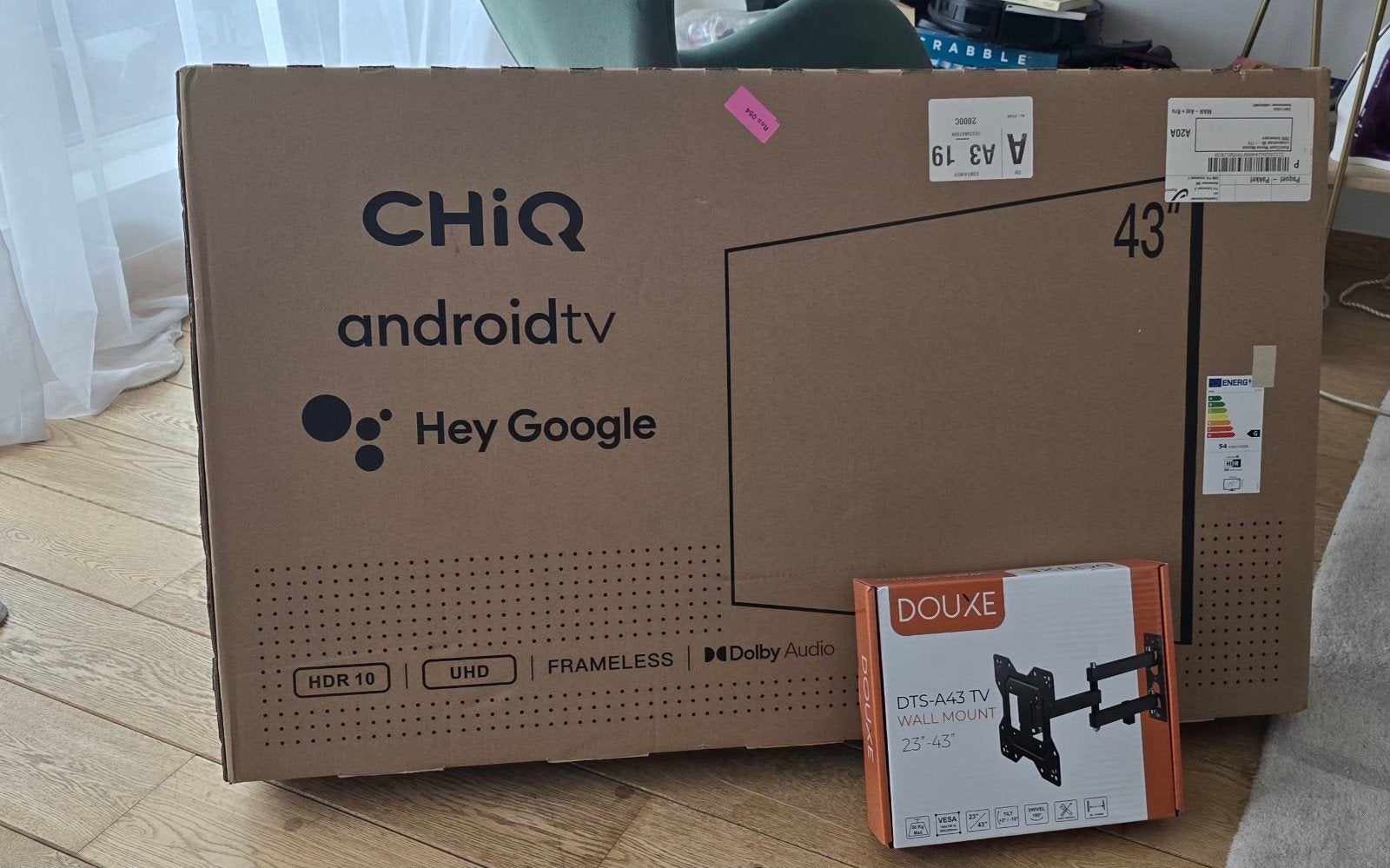 Nieuw en nooit uitgepakt CHiQ 43 4K Smart TV met beugels, Audio, Tv en Foto, Nieuw, 40 tot 60 cm, 4k (UHD), Smart TV