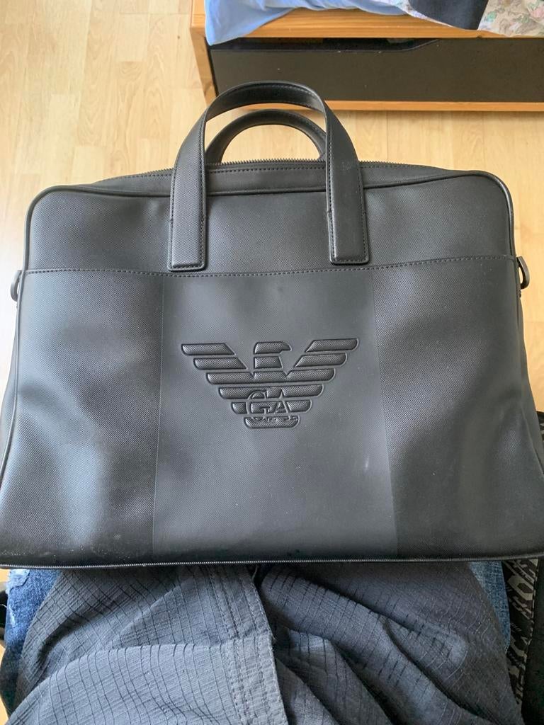 Emporio Armani, Ophalen, Zo goed als nieuw