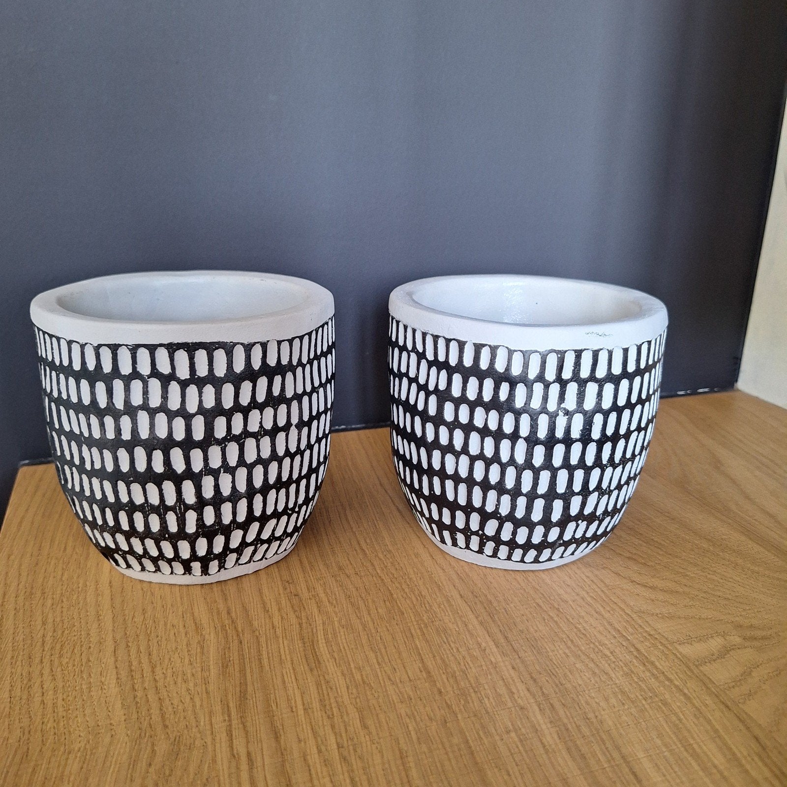 2 bloempotjes voor binnen, Ophalen, Binnen