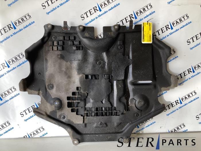 Plaque de protection moteur d'un Mercedes C-Klasse, Enlèvement ou Envoi, 3 mois de garantie, Utilisé, Mercedes-Benz