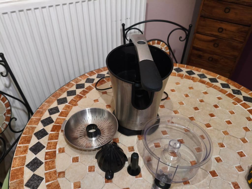 Presse agrumes électrique de marque Senya 0,7L, Elektronische apparatuur, Juicers, Ophalen of Verzenden, Zo goed als nieuw, Elektrisch