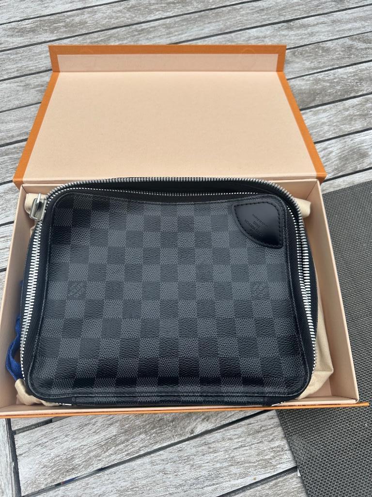 Louis vuitton toilettas, Handtassen en Accessoires, Toilettassen, Ophalen, Nieuw, Zwart, Heer of Dame