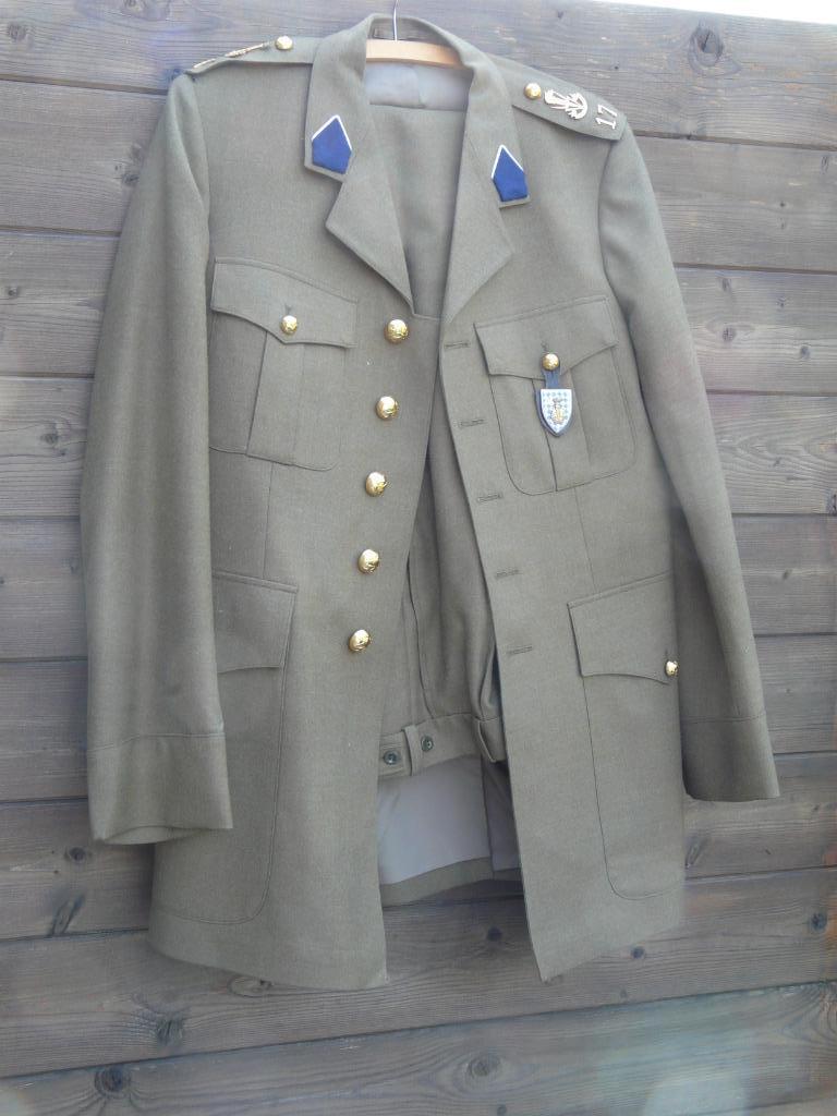 ABL kaki tenue  met insignes  (1977) + baret  17 de Cie, Verzamelen, Ophalen, Landmacht, Kleding of Schoenen