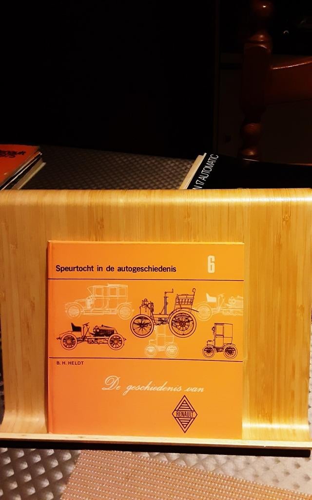 De geschiedenis  van Renault  boekje, Boeken, Auto's | Boeken, Ophalen of Verzenden, Zo goed als nieuw, Renault