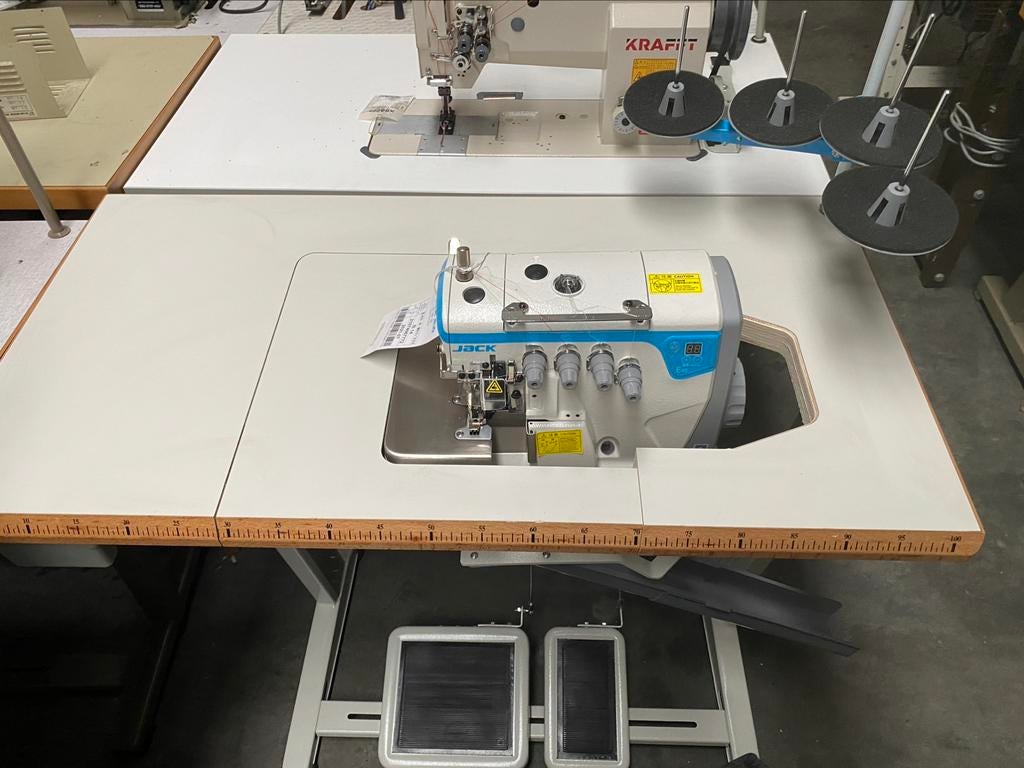 Industriële lockmachine overlock jack e4s 4draad nieuw, Neuf, Autres marques, Enlèvement ou Envoi, Industrie