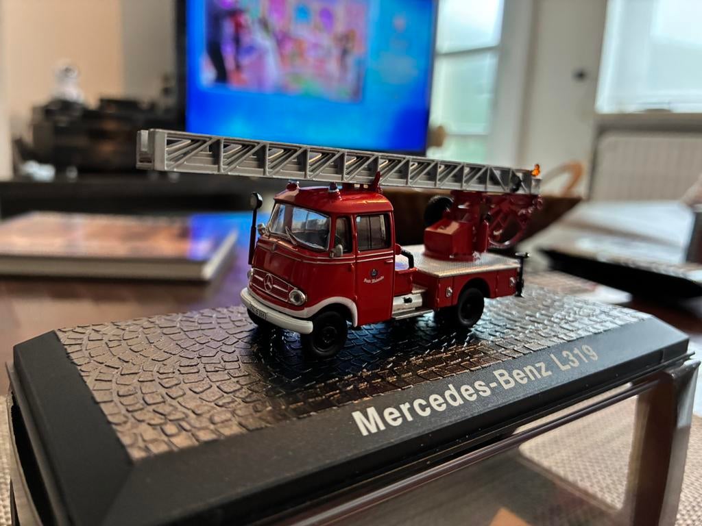 camion de pompier Mercedes l319 éditions atlas, Ophalen, Nieuw, Bus of Vrachtwagen