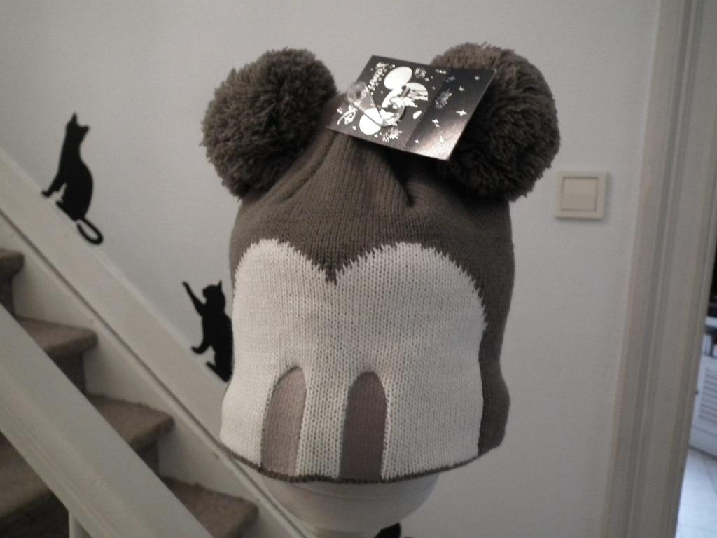 Bonnet avec pompons, pour enfant. Mickey (Disneyland Paris), Enfants & Bébés, Vêtements de bébé | Bonnets, Écharpes & Moufles