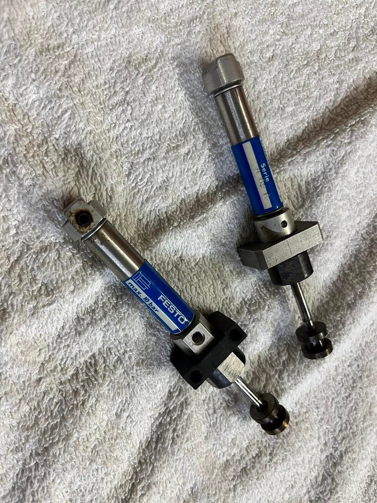 Set van 2x pneumatische cilinders Festo DSN-10-25-P