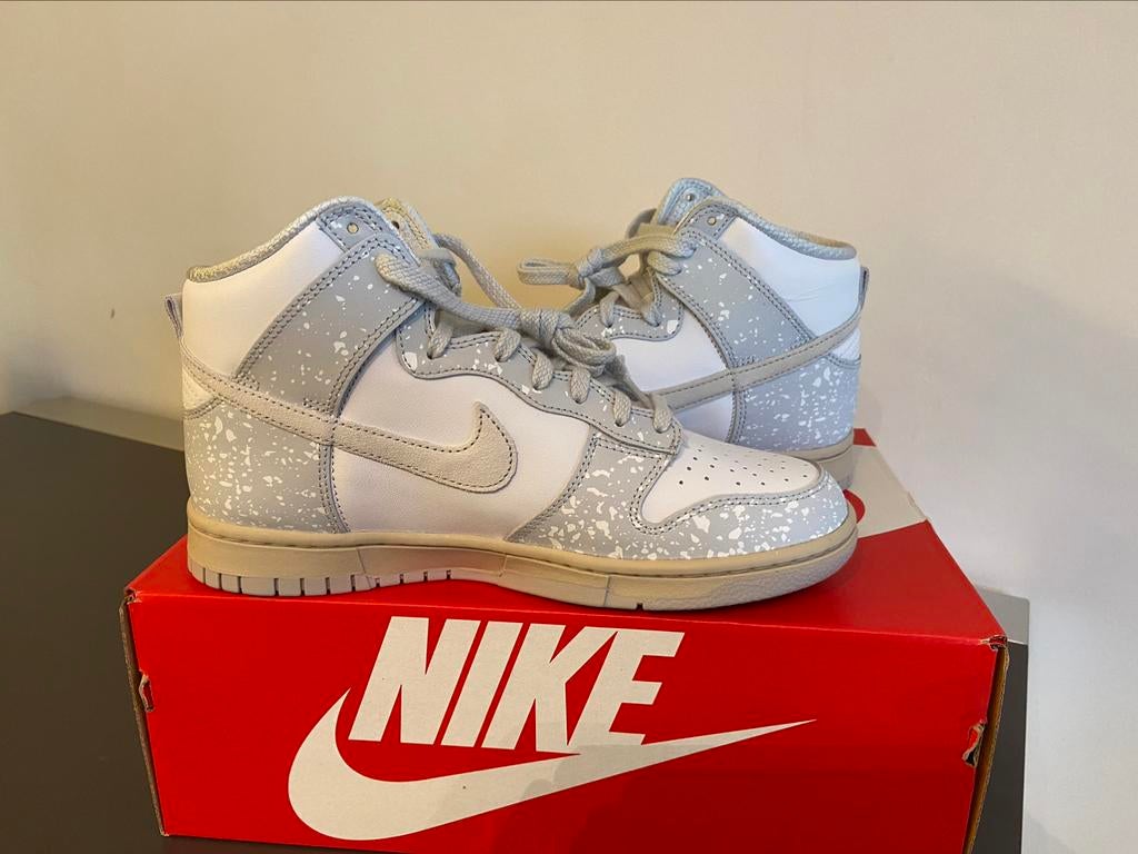 Nike Dunk High Retro “Spray Paint” (Nieuw!) Maat 40.5, Wit, Nike, Nieuw, Ophalen of Verzenden
