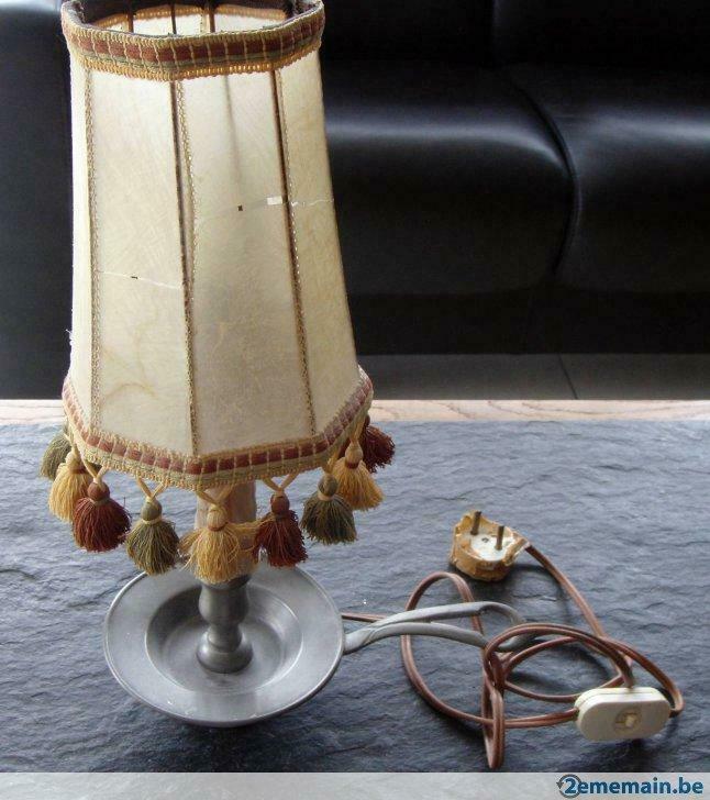 Lampe avec pied en étain, abat-jour en vessie + floches, Maison & Meubles, Enlèvement, Utilisé, Autres matériaux, 50 à 75 cm