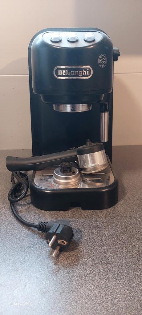 Delonghi, Ophalen of Verzenden, Zo goed als nieuw, Espresso apparaat, Afneembaar waterreservoir