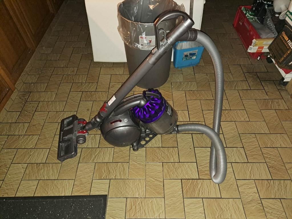Aspirateur à parquet Dyson DC37c Allergy à vendre, Enlèvement ou Envoi, Aspirateur, Réservoir, Utilisé