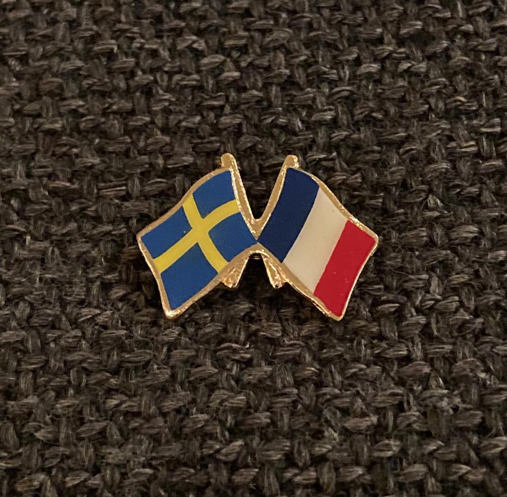 PIN - VLAG - ZWEDEN - FRANKRIJK - DRAPEAU - SWEDEN - FRANCE, Verzenden, Gebruikt, Stad of Land, Speldje of Pin
