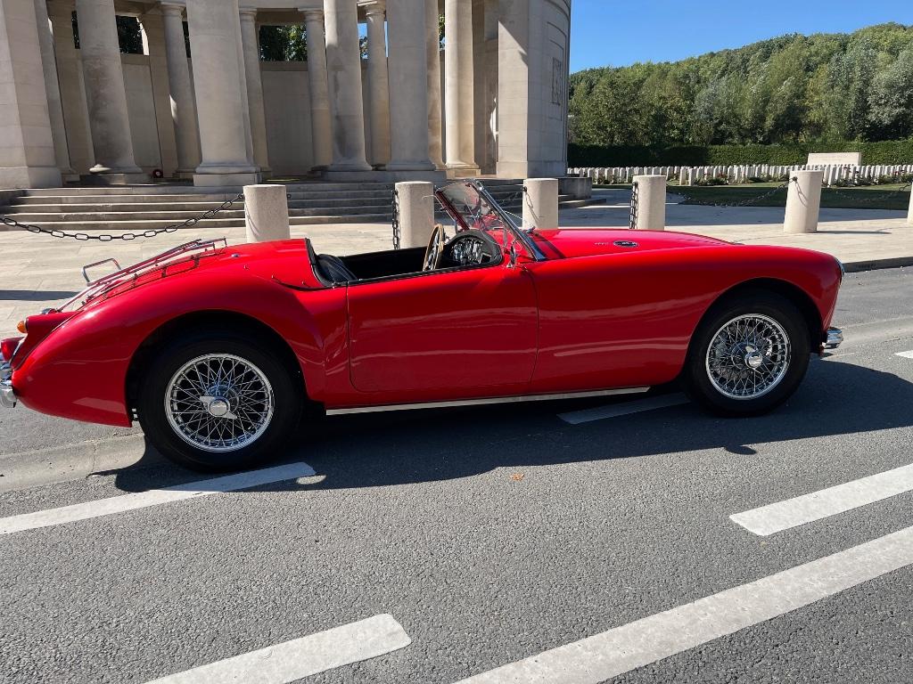 MGA 1600, Rouge, 63 kW, Noir, 2 portes
