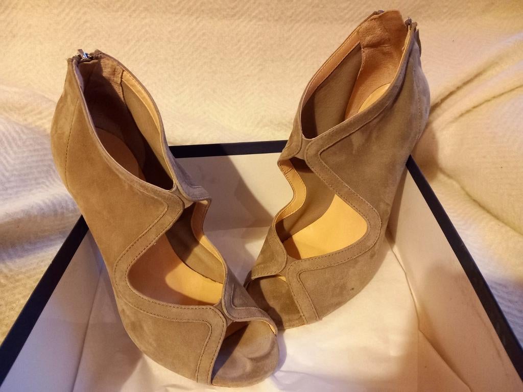 Pumps open Nubuck Kaki 39 'Les Autres" Italy, Kleding | Dames, Ophalen of Verzenden, Zo goed als nieuw, Groen, Pumps