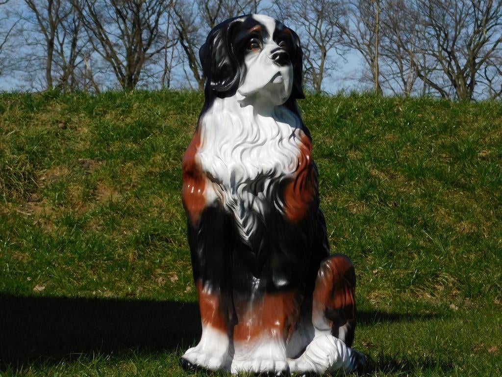 Beeld Hond - 76 cm -Polystone - Zwart, Wit met Bruin, Ophalen of Verzenden, Kunststof, Dierenbeeld