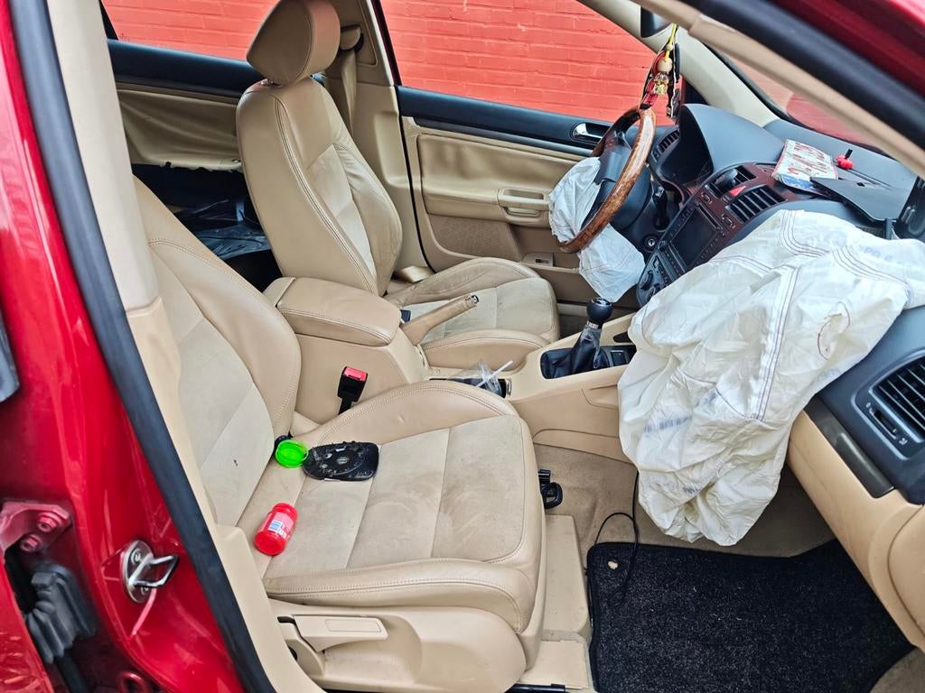 Golf 5 1.6 essence tout pièces Disponibles, Enlèvement
