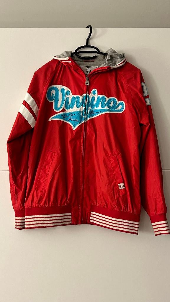Vingino rode vest met witte afboording, Enfants & Bébés, Vêtements enfant | Taille 164, Garçon ou Fille, Enlèvement ou Envoi, Pull ou Veste