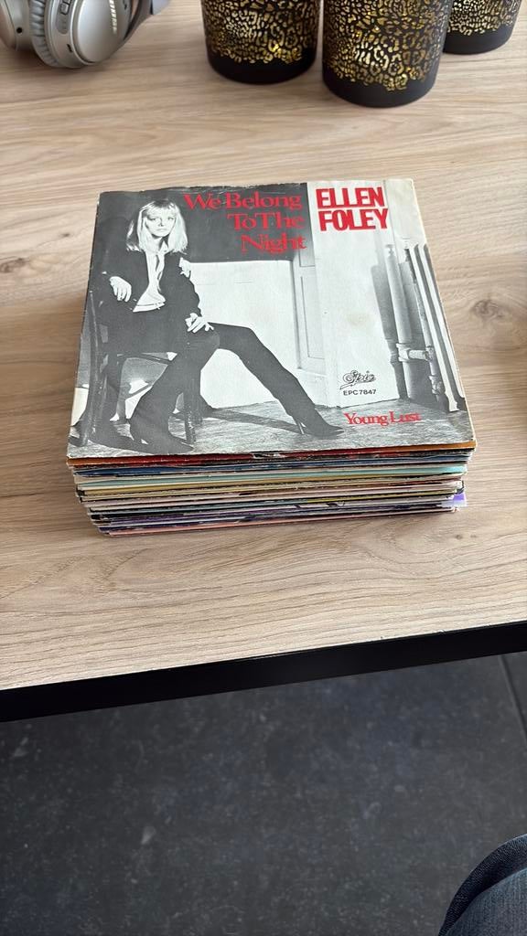 Lot vinyl singles 32 met hoes en 15 zonder hoes, Ophalen