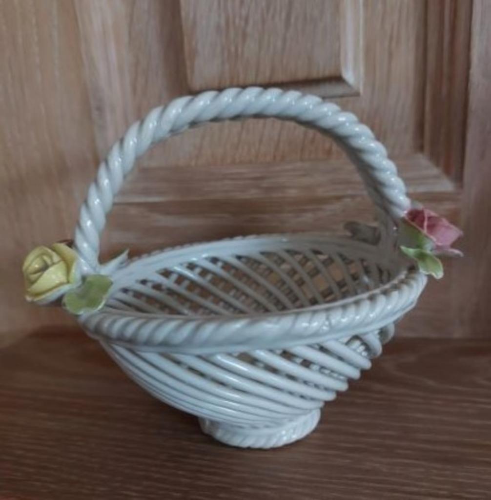 Capodimonte geweven keramieken mandje met bloemen, Enlèvement ou Envoi