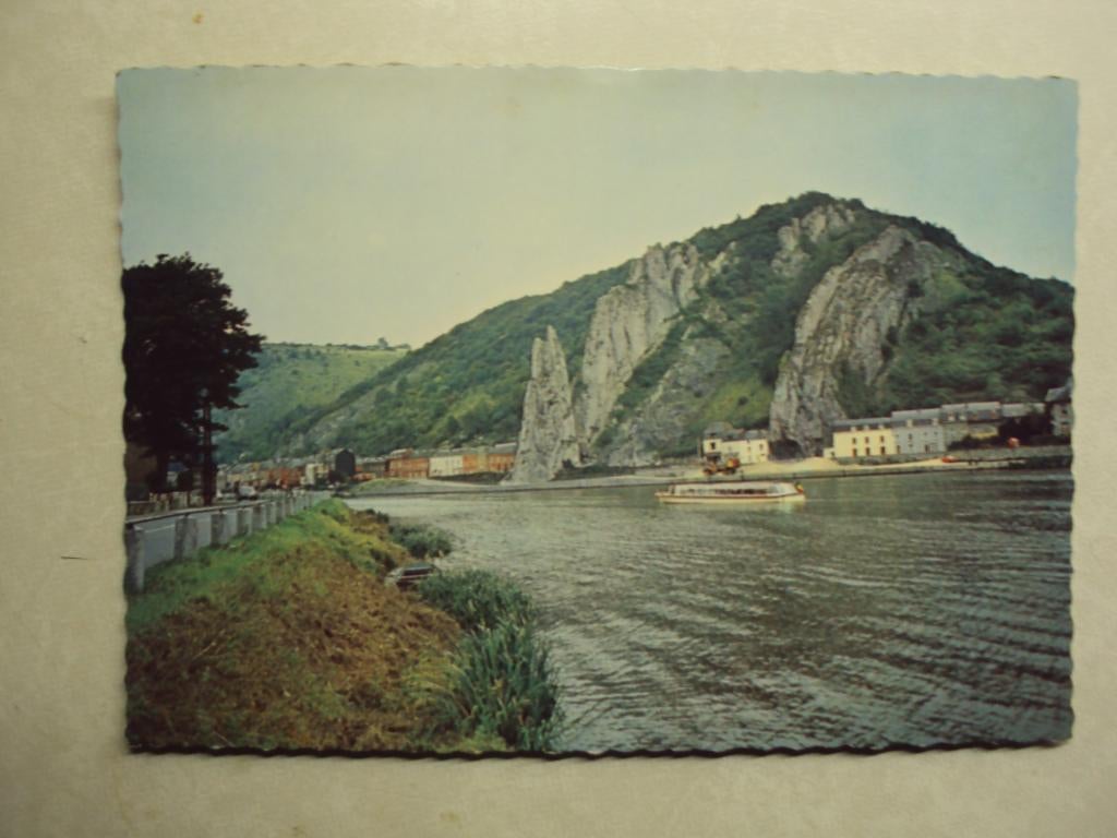 55002 - DINANT - LES ROCHERS ET BATEAU TOURISTES - 2 FOTO'S, Envoi