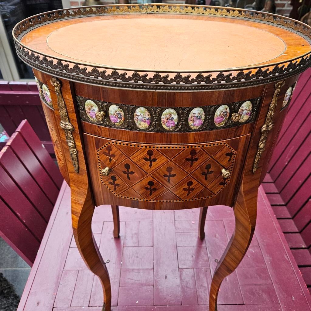 Louis XVI bijzettafel
Dit is een Louis XVI-stijl, Antiek en Kunst, Ophalen of Verzenden