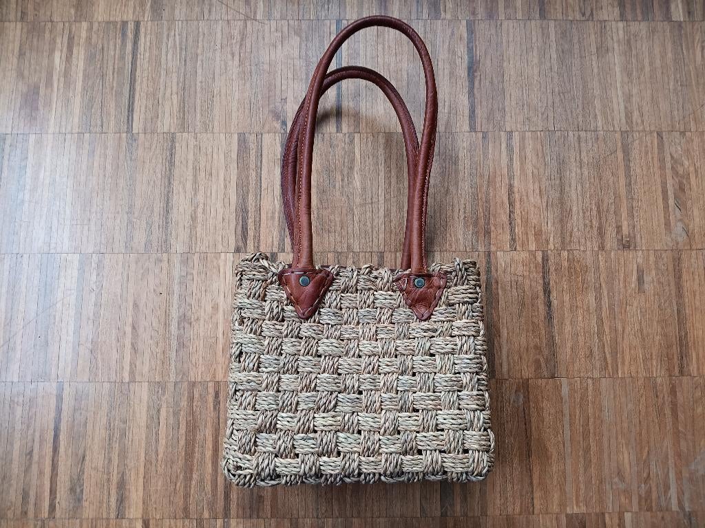 Leuk rieten handtasje met leder afgewerkt, Handtassen en Accessoires, Tassen | Damestassen, Ophalen of Verzenden, Gebruikt, Overige kleuren