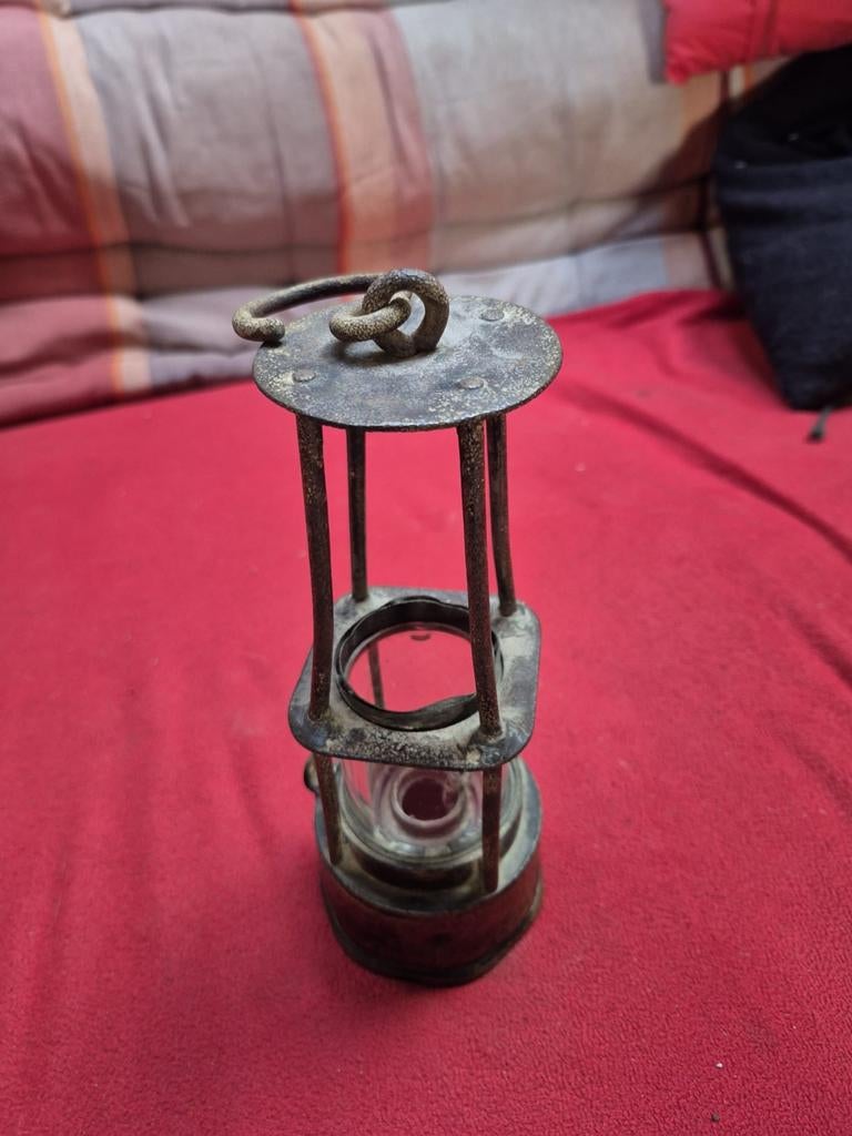 Ancienne lampe de mineur quinquet en métal et laiton, Enlèvement