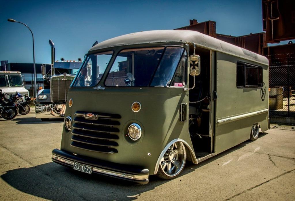 Chevrolet Grumman Olson stepvan 1954 LPG oldtimer air NL pap, Automaat, 4 deurs, Zwart, Chevrolet