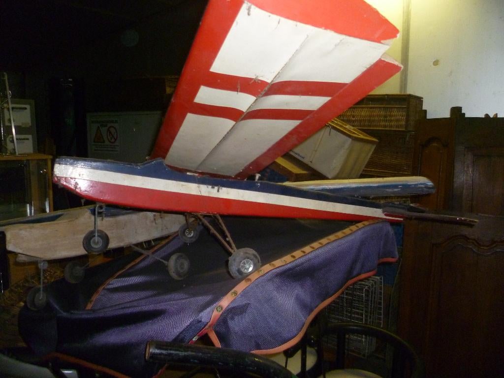 2  VLIEGTUIGEN ZONDER MOTOR voor decoratie, Ophalen