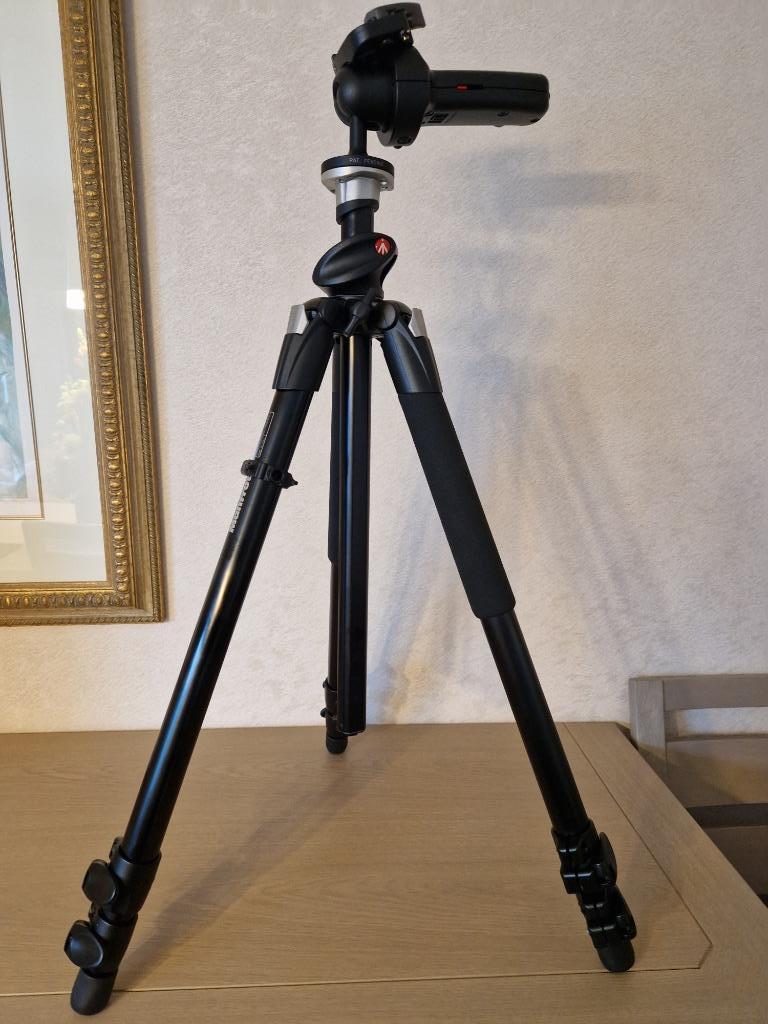 Trépied et tête de trépied Manfrotto, TV, Hi-fi & Vidéo, Avec rotule, 175 cm ou plus, Comme neuf, Enlèvement