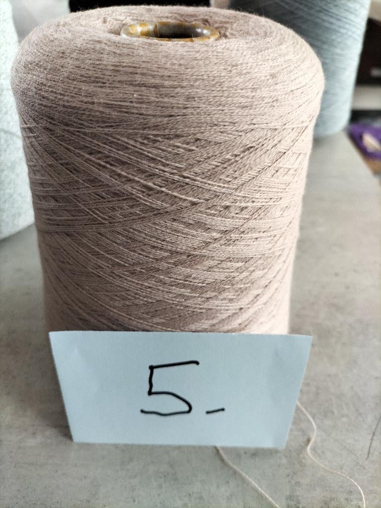 Cône de laine beige de 618 gr  N5., Hobby & Loisirs créatifs, Tricot & Crochet, Enlèvement ou Envoi
