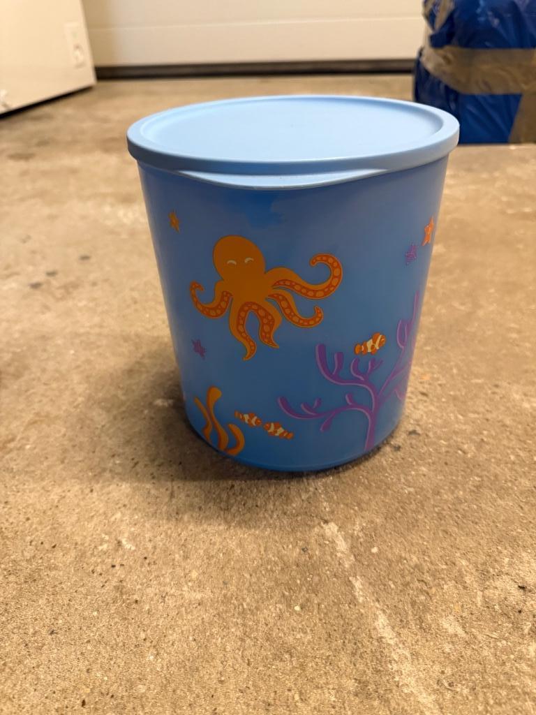 Grande boîte Tupperware bleu à motif 3,3L, Maison & Meubles, Cuisine| Tupperware, Enlèvement ou Envoi, Neuf, Bleu, Boîte