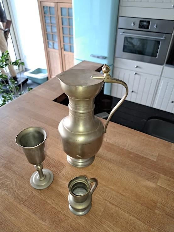 Kan, beker en potje in tin, Ophalen