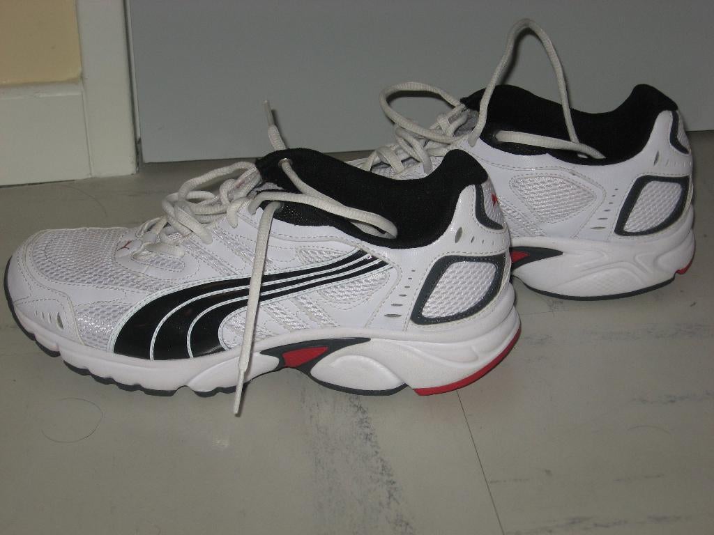 Nieuw paar uniseks PUMA sneakers maat 401/2, Ophalen of Verzenden, Nieuw, Schoenen