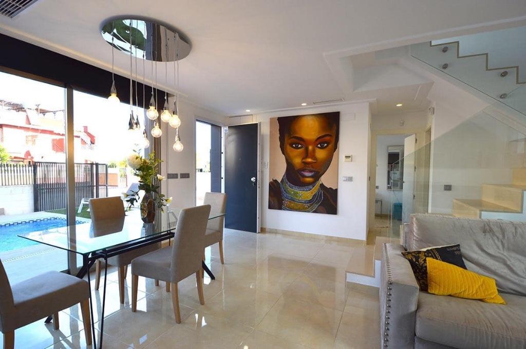 Villa vlakbij de golfbaan te koop in Spanje, Orihuela Costa, 120 m², Dorp, Spanje