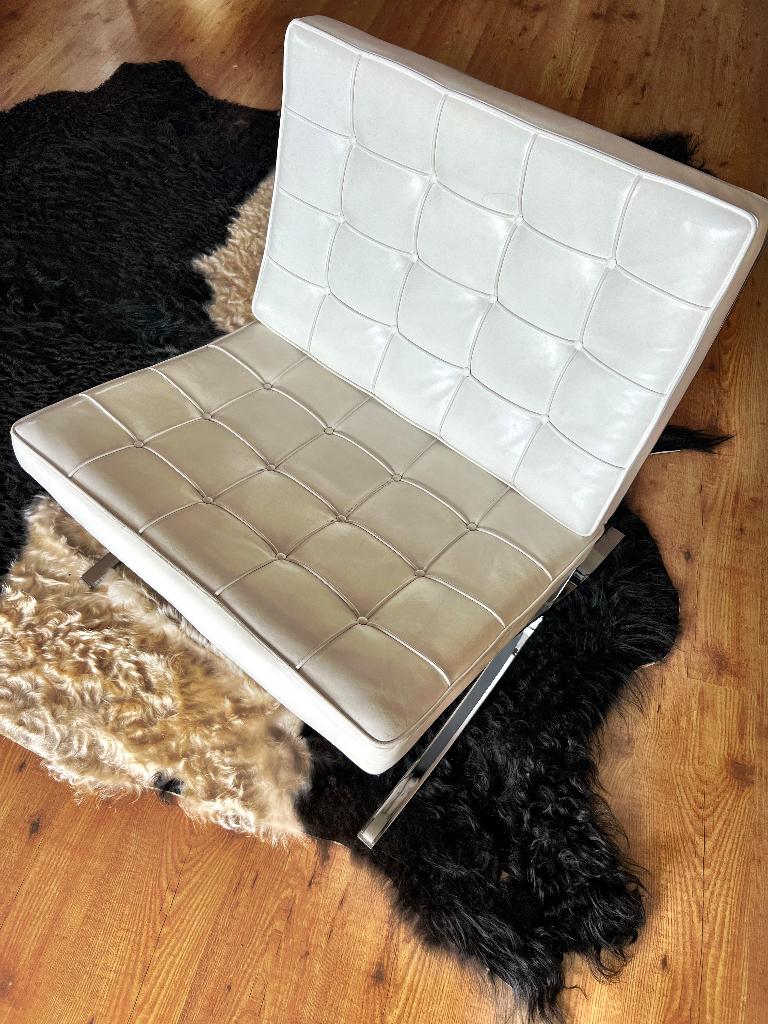 Barcelona chair, Ophalen