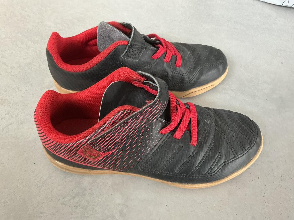 Sportschoenen zaalvoetbal maat 32, Enfants & Bébés, Vêtements enfant | Chaussures & Chaussettes, Garçon ou Fille, Enlèvement ou Envoi