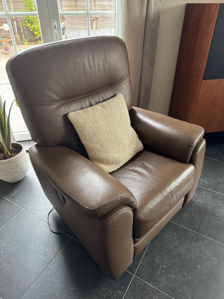 Fauteuil relax électrique en cuir marron, 75 à 100 cm, Comme neuf, Enlèvement, Cuir