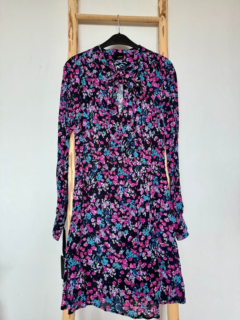 NIEUW Pinko jurk met bloemetjes, Nieuw, Knielengte, Ophalen, Maat 38/40 (M)