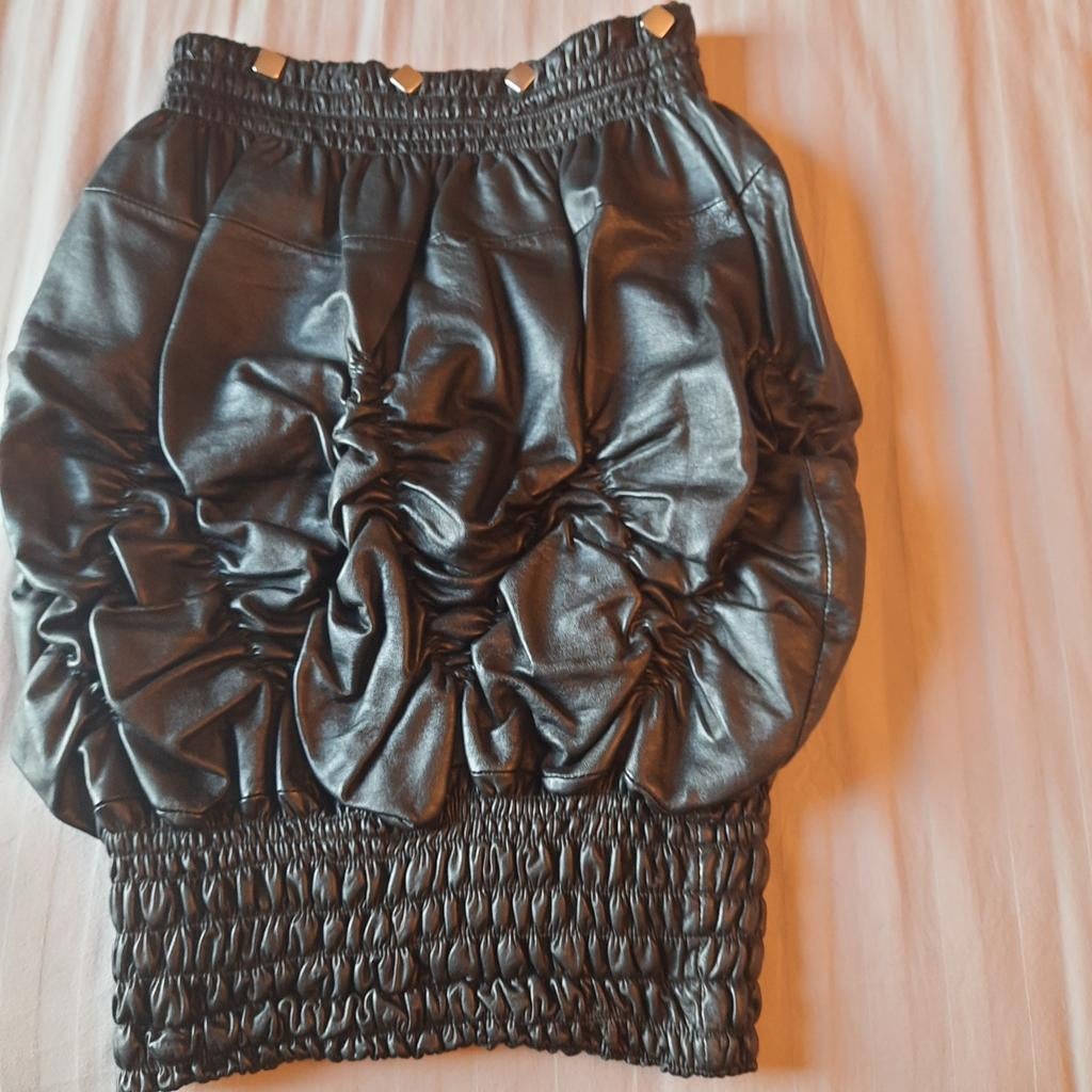 JUPE BALLON NOIRE À LA MODE *CUIR*NEUVE*PETITE*, Neuf, Enlèvement, Noir, Au-dessus du genou