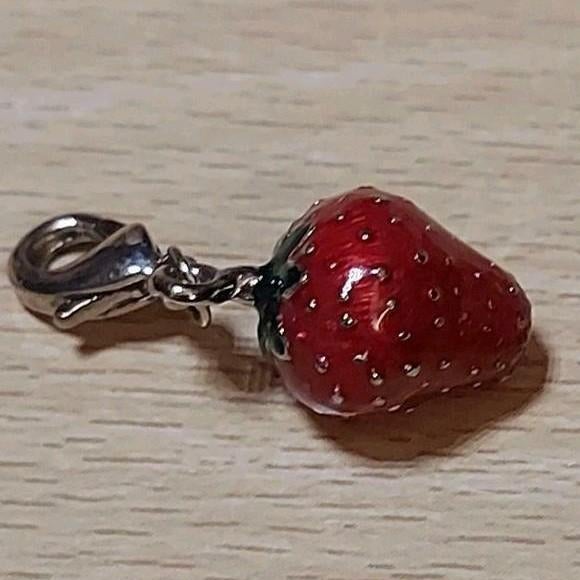 Victoria bedel pandora style aardbei met slotje, Overige materialen, Pandora, Ophalen of Verzenden, Zo goed als nieuw